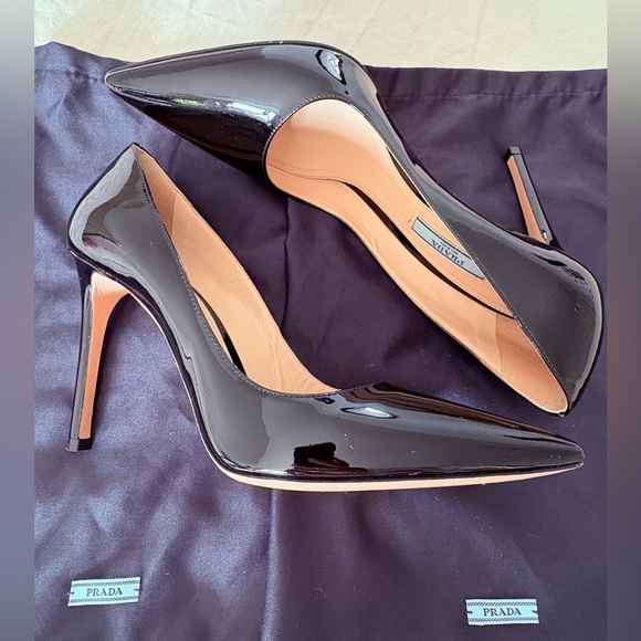 Prada Black Patent Leather Pointed Toe High Heels - Size 38. Sleek 4 inch heel. - Picture 4 of 5